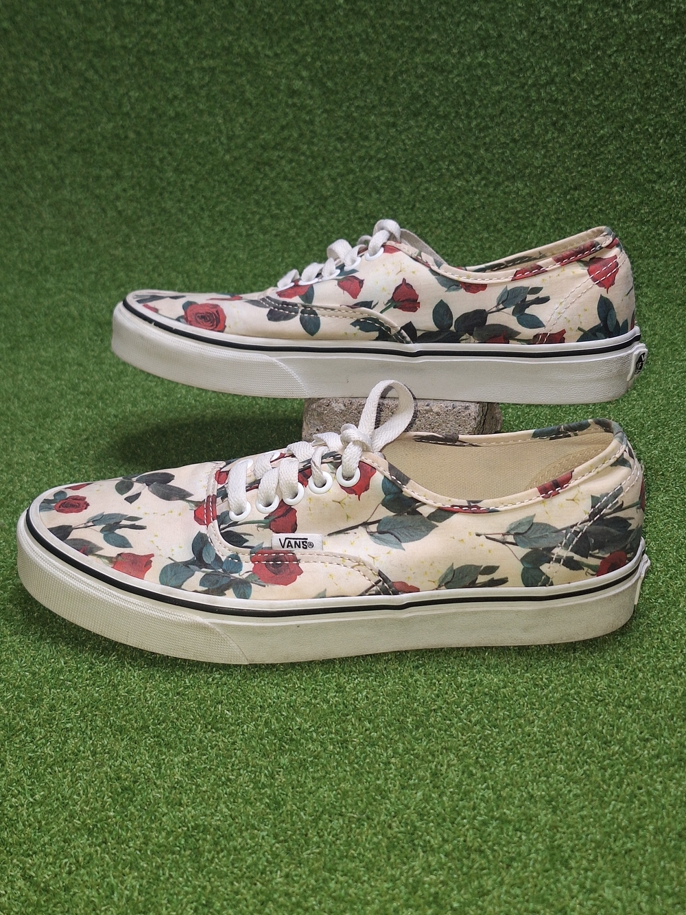 Vans Authentic Roses sneakers in a Sand Dollar/True White color Women's Size 8.5